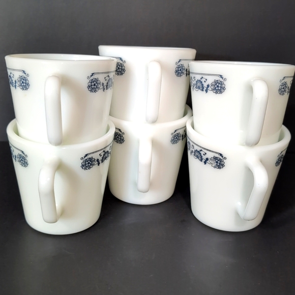 Vintage Pyrex Old Town Blue Onion lot of 6 Glass Coffee Cups. - Picture 3 of 7